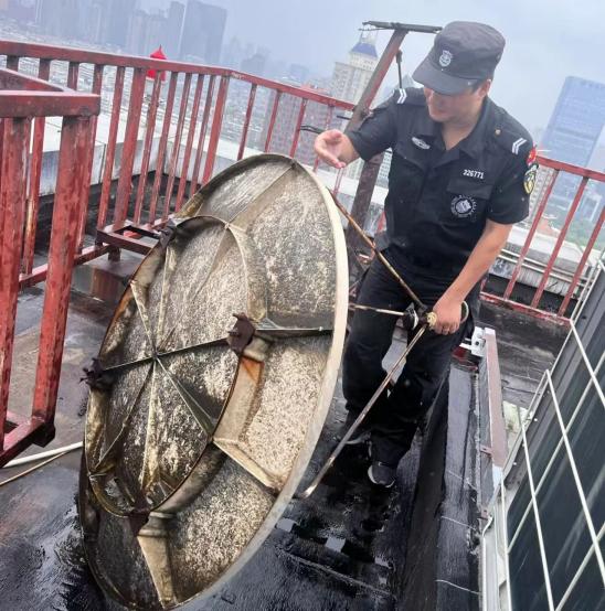 C:/Users/BA/Desktop/風雨過后南京保安迅速行動，恢復安“寧”面貌/11.jpg11