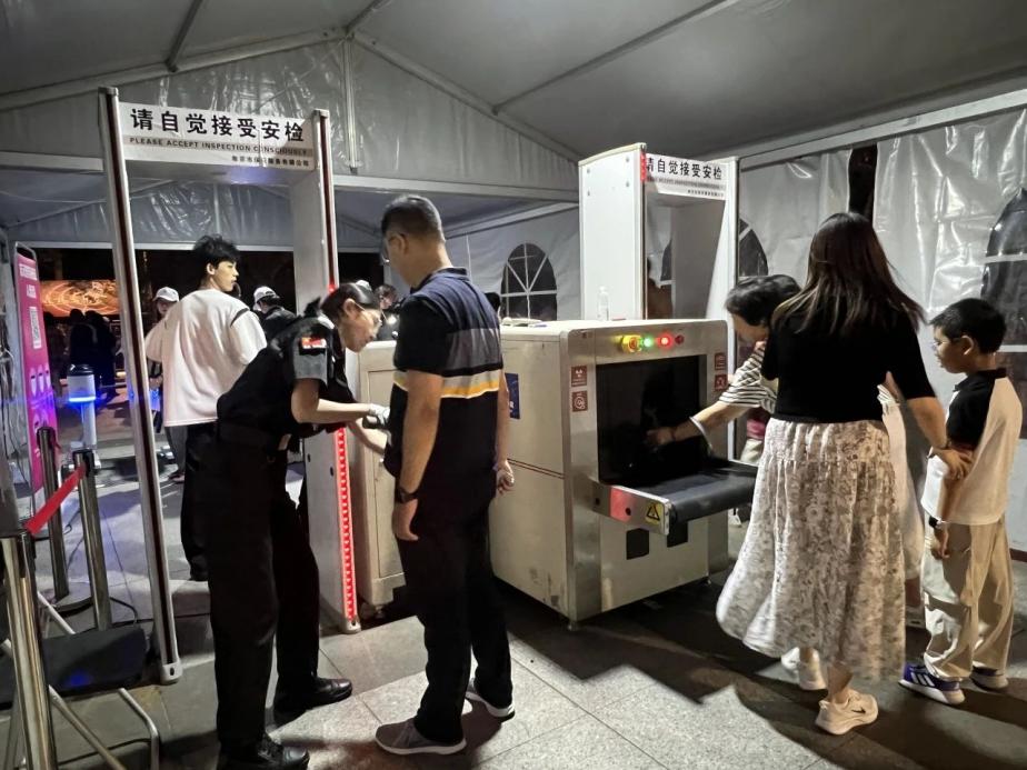 C:/Users/BA/Desktop/“安保鐵軍、硬核保障”2024系列報道四十三——月滿中秋，南京市保安服務(wù)有限公司圓滿護(hù)航“2024 南京森林音樂會”/4.jpg4