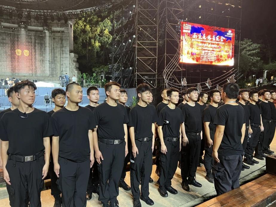 C:/Users/Administrator/Desktop/臺(tái)風(fēng)“貝碧嘉”來襲，南京保安積極應(yīng)對(duì)，“守”護(hù)萬家團(tuán)圓！/10.jpg10