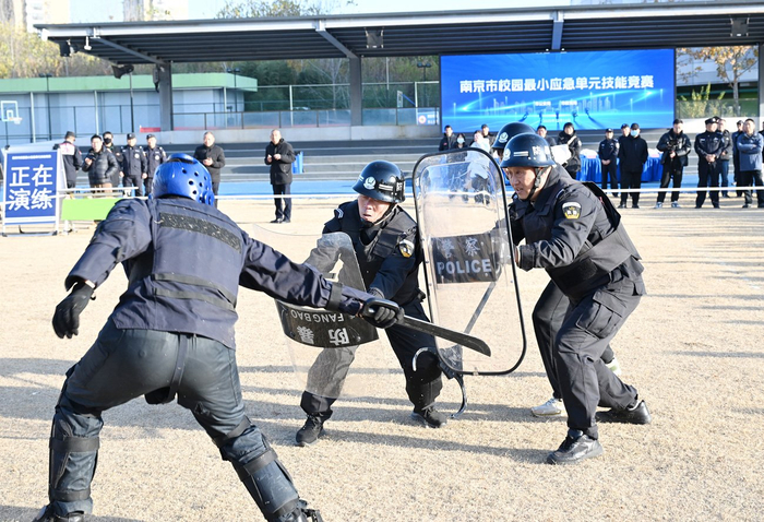 E:/25.12.10后 上傳網(wǎng)站留存/喜報(bào)！南京市保安服務(wù)有限公司建鄴分公司榮獲“校園最小應(yīng)急單元技能競(jìng)賽”一等獎(jiǎng)/照片/w700d1q75cms.jpgw700d1q75cms